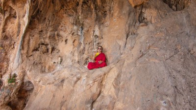 A Spontaneous Song from a Cave in Italy